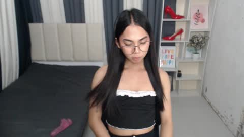 Snapshot of petiteasianyukie chatting on 10/17/25, 06:49 Yukie online show from 10/17/25, 06:49