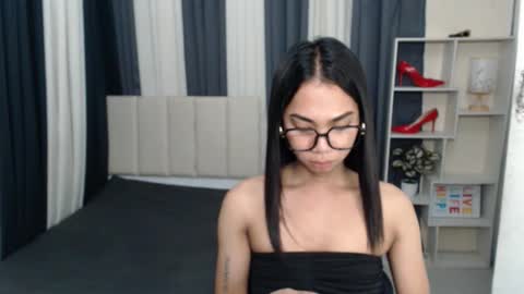 Snapshot of petiteasianyukie chatting on 11/13/25, 10:41 Yukie online show from 11/13/25, 10:41