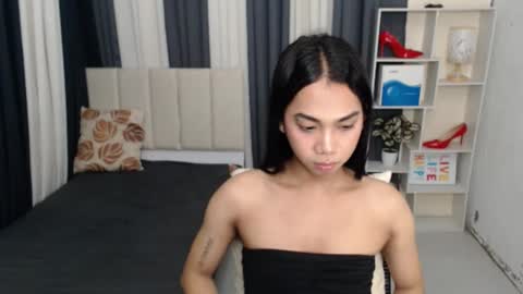 Snapshot of petiteasianyukie chatting on 11/25/25, 05:40 Yukie online show from 11/25/25, 05:40