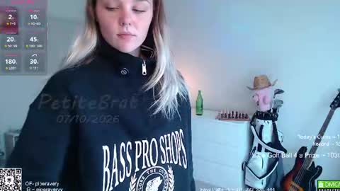 Snapshot of petitebrat chatting on 07/10/26, 03:03 PiperAvery online show from 07/10/26, 03:03