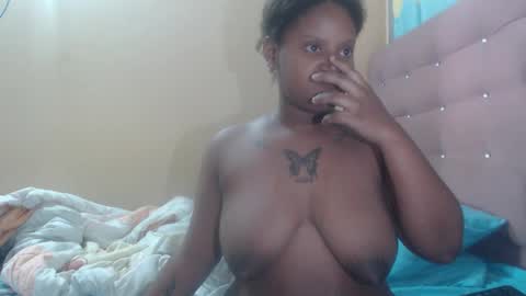 Snapshot of petitechocolatemommy chatting on 11/27/25, 05:37 petitechocolatemommy online show from 11/27/25, 05:37