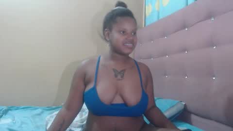 Snapshot of petitechocolatemommy chatting on 12/05/25, 02:42 petitechocolatemommy online show from 12/05/25, 02:42