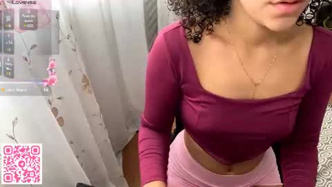 Snapshot of petitecurlybrunette chatting on 06/22/26, 04:04 Mlian online show from 06/22/26, 04:04