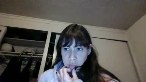 Snapshot of petitedoll30 chatting on 12/27/24, 04:04 Petitedoll30 online show from 12/27/24, 04:04