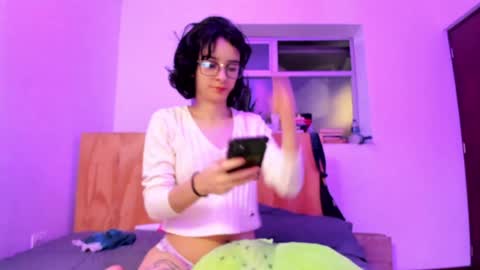 Lunna online show from 01/01/25, 02:51