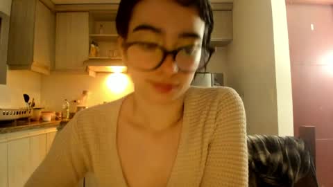 Snapshot of petitee_lunna chatting on 04/06/26, 01:25 Lunna online show from 04/06/26, 01:25
