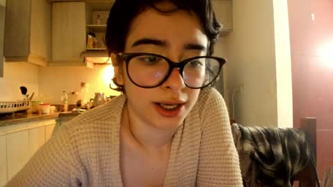 Snapshot of petitee_lunna chatting on 04/06/26, 04:46 Lunna online show from 04/06/26, 04:46