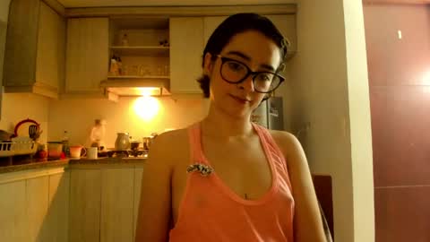 Snapshot of petitee_lunna chatting on 04/10/26, 01:55 Lunna online show from 04/10/26, 01:55