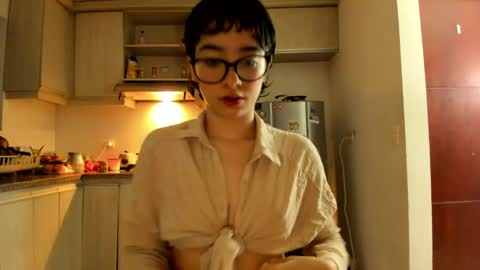 Snapshot of petitee_lunna chatting on 04/19/26, 01:16 Lunna online show from 04/19/26, 01:16
