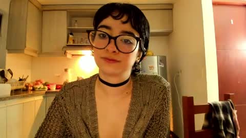Snapshot of petitee_lunna chatting on 04/20/26, 12:46 Lunna online show from 04/20/26, 12:46