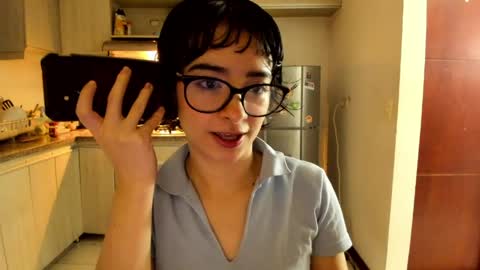 Snapshot of petitee_lunna chatting on 04/28/26, 01:48 Lunna online show from 04/28/26, 01:48