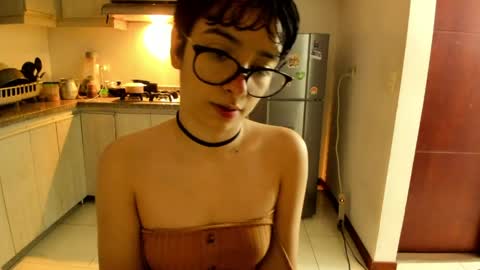 Snapshot of petitee_lunna chatting on 05/29/26, 04:43 Lunna online show from 05/29/26, 04:43