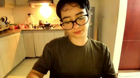 Snapshot of petitee_lunna chatting on 06/08/26, 01:09 Lunna online show from 06/08/26, 01:09