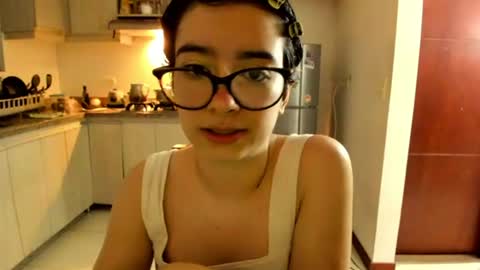 Snapshot of petitee_lunna chatting on 06/13/26, 01:36 Lunna online show from 06/13/26, 01:36