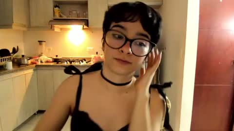 Snapshot of petitee_lunna chatting on 06/28/26, 01:11 Lunna online show from 06/28/26, 01:11