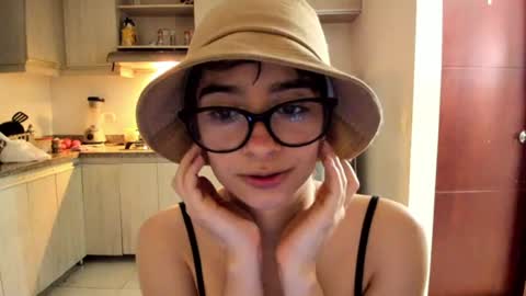 Snapshot of petitee_lunna chatting on 06/30/26, 04:02 Lunna online show from 06/30/26, 04:02