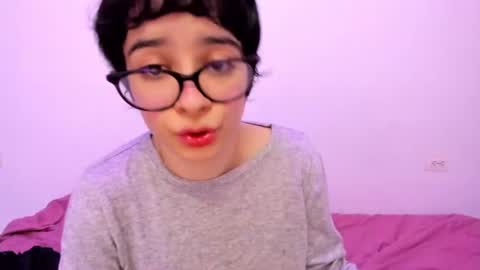 Snapshot of petitee_lunna chatting on 07/23/26, 02:31 Lunna online show from 07/23/26, 02:31