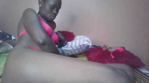 Snapshot of petiteecooky chatting on 02/05/25, 11:02 petiteecooky online show from 02/05/25, 11:02