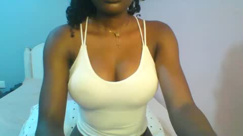 Snapshot of petiteediva chatting on 06/23/26, 03:04 diva online show from 06/23/26, 03:04