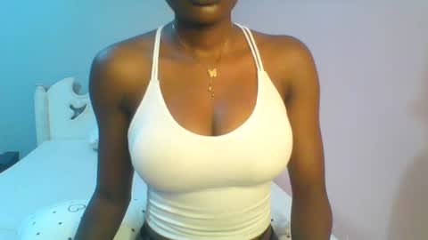 Snapshot of petiteediva chatting on 06/27/26, 03:11 diva online show from 06/27/26, 03:11