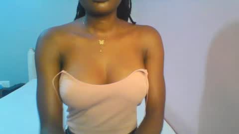 Snapshot of petiteediva chatting on 07/15/26, 02:50 diva online show from 07/15/26, 02:50