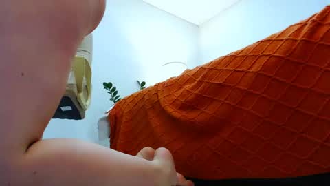 Snapshot of petitefleurx chatting on 01/01/25, 03:46 petitefleurx online show from 01/01/25, 03:46