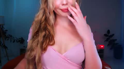 Snapshot of petitefleurx chatting on 01/03/25, 06:33 petitefleurx online show from 01/03/25, 06:33