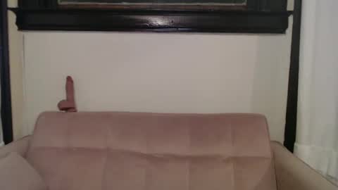 Snapshot of petitegirluvsdick chatting on 01/18/25, 03:31 Bella online show from 01/18/25, 03:31