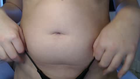 Snapshot of petitegirluvsdick chatting on 02/05/25, 10:12 Bella online show from 02/05/25, 10:12