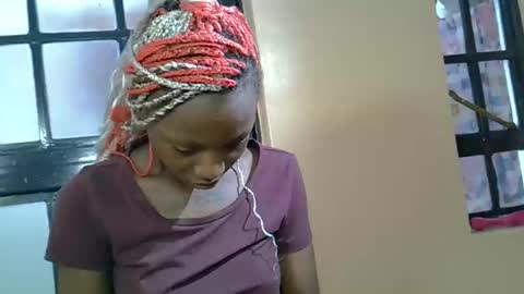 Snapshot of petitehunny chatting on 04/24/26, 06:05 petitehunny online show from 04/24/26, 06:05