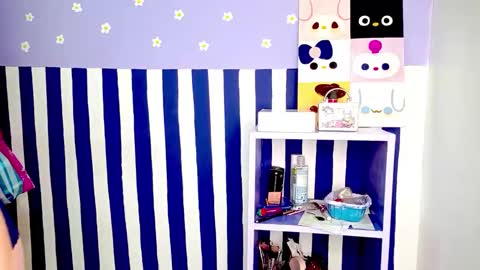 Snapshot of petiteivoryqueen chatting on 04/17/26, 05:43 danna online show from 04/17/26, 05:43