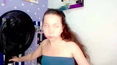 Snapshot of petiteivoryqueen chatting on 06/02/26, 05:42 danna online show from 06/02/26, 05:42