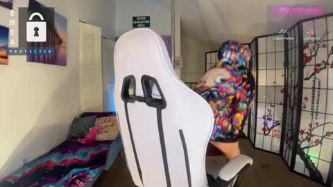 Snapshot of petitejewel chatting on 03/05/25, 01:39 Jules online show from 03/05/25, 01:39