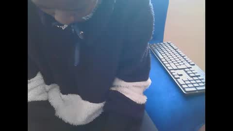 Snapshot of petitelv chatting on 03/15/26, 07:14 Petitelv online show from 03/15/26, 07:14