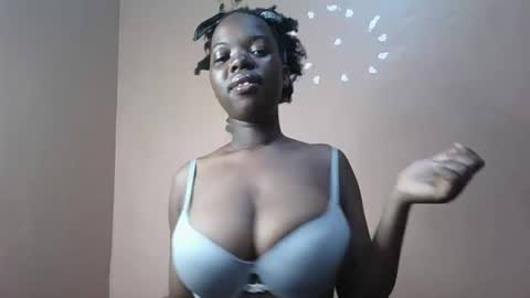 Snapshot of petitemomma76379 chatting on 05/13/26, 07:06 sexy chocolate online show from 05/13/26, 07:06