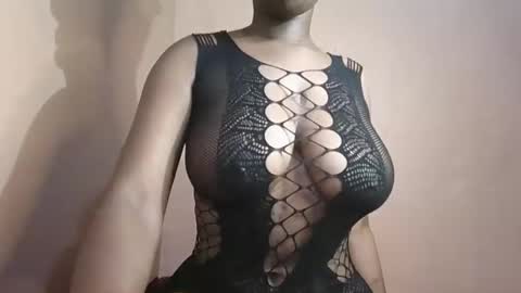 Snapshot of petitemomma76379 chatting on 05/16/26, 07:49 sexy chocolate online show from 05/16/26, 07:49