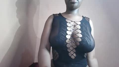 Snapshot of petitemomma76379 chatting on 05/16/26, 12:37 sexy chocolate online show from 05/16/26, 12:37
