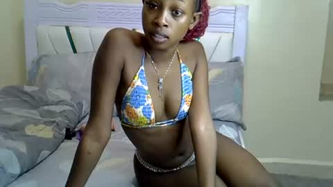 Snapshot of petitenoirr chatting on 06/17/26, 01:34 petitenoirr online show from 06/17/26, 01:34