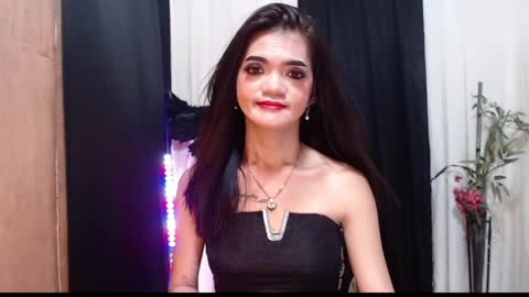 Snapshot of petitepinaycyrenets chatting on 04/14/26, 03:23 TsDELICIOUSCum69 online show from 04/14/26, 03:23