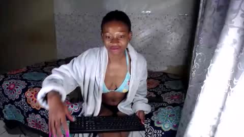 Snapshot of petitesammy chatting on 05/13/26, 06:05 petitesammy online show from 05/13/26, 06:05