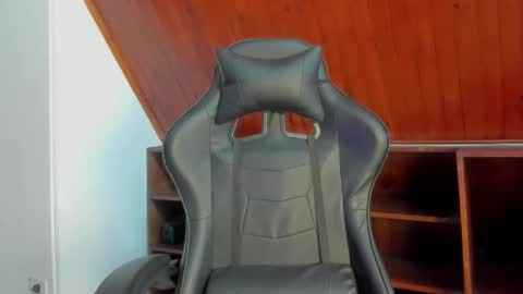 Snapshot of petitesophi chatting on 01/05/26, 05:27 Sofa online show from 01/05/26, 05:27