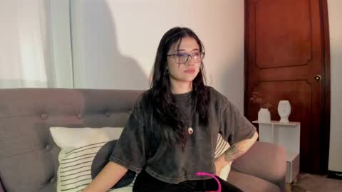 Snapshot of petitesophi chatting on 06/12/26, 11:14 Sofa online show from 06/12/26, 11:14