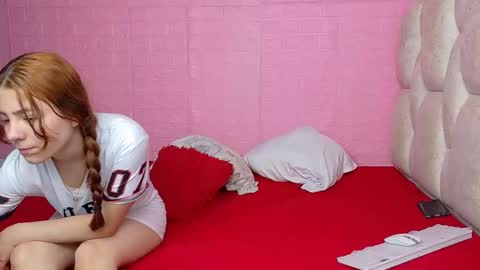 Snapshot of petitestrawberry18 chatting on 10/27/25, 06:17 Tip us ask our names online show from 10/27/25, 06:17