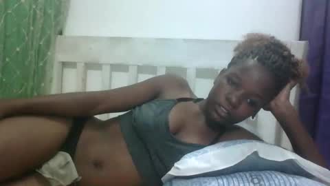 petitesweetchiq online show from 10/18/25, 09:37