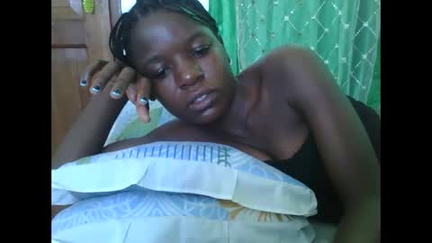 petitesweetchiq online show from 11/28/25, 07:00