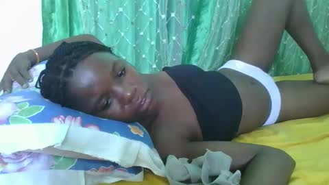 petitesweetchiq online show from 11/30/25, 09:02