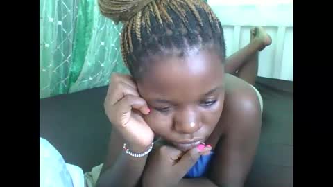 petitesweetchiq online show from 02/13/26, 08:54