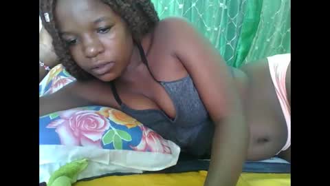 petitesweetchiq online show from 02/24/26, 08:34