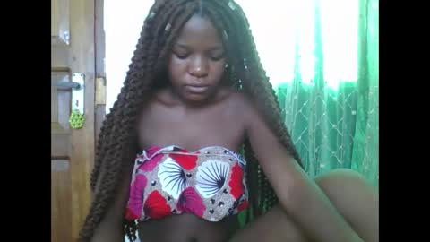 Snapshot of petitesweetchiq chatting on 03/08/26, 06:28 petitesweetchiq online show from 03/08/26, 06:28