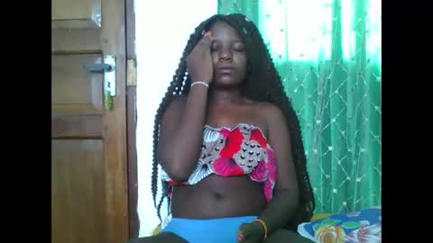 Snapshot of petitesweetchiq chatting on 03/09/26, 06:39 petitesweetchiq online show from 03/09/26, 06:39